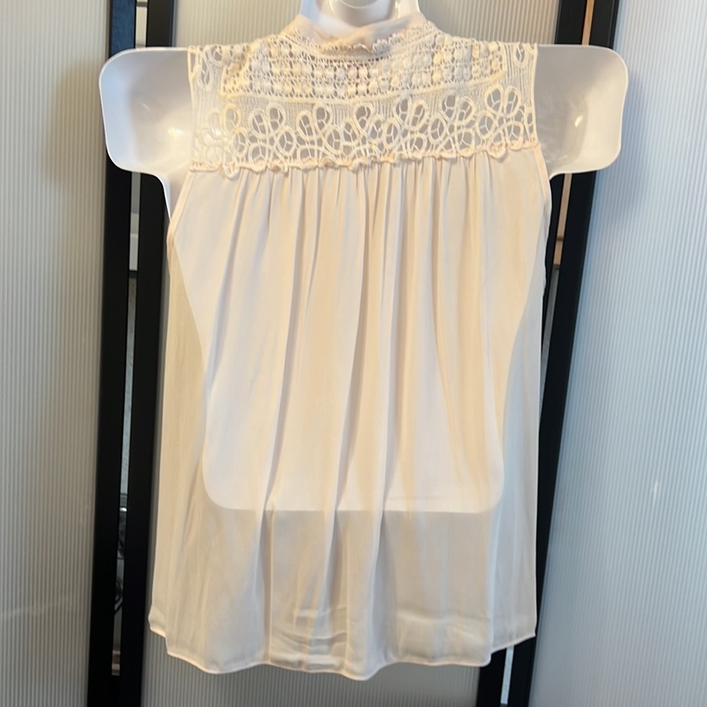 Forever 21 Beige Crochet Shoulder Top Size L - Picture 2 of 5